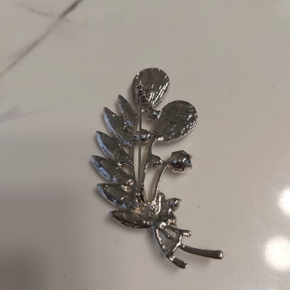 Brooch - Picture 2 of 2